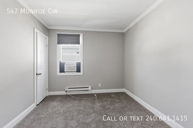 Building Photo - 547 Munroe Cir