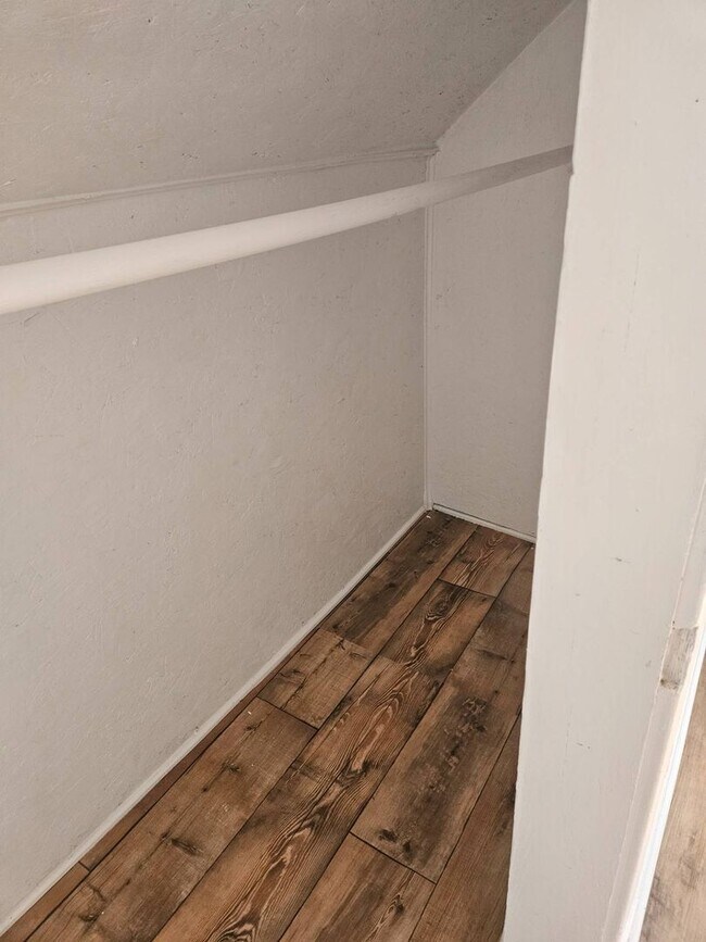 Building Photo - WOW! Look at this property ! You cant beat this price!