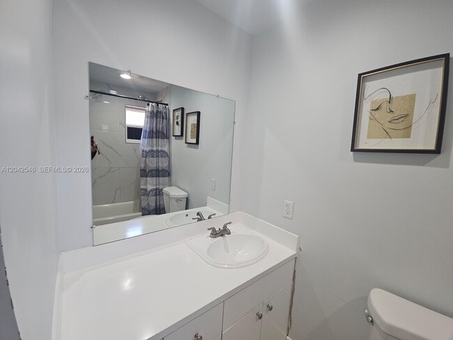 Building Photo - 1560 W 46th St