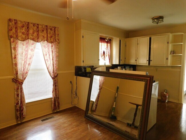 Building Photo - Charming 3 Bed 2 Bath House