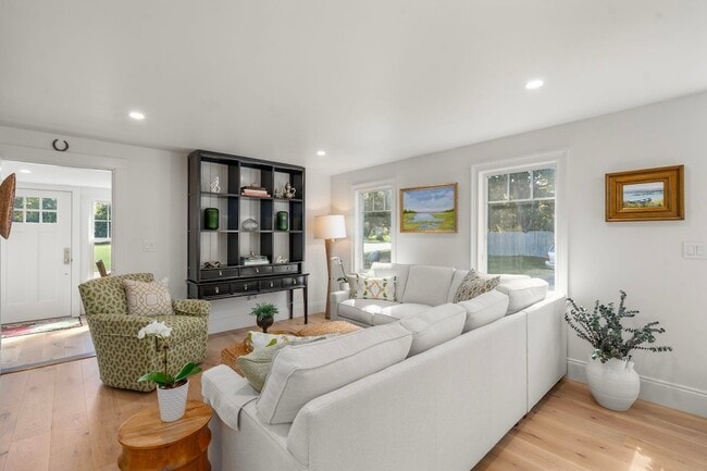 Building Photo - 335 Central Rd