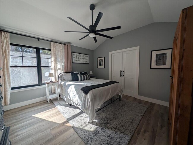 Building Photo - 306 Deer Creek Cir