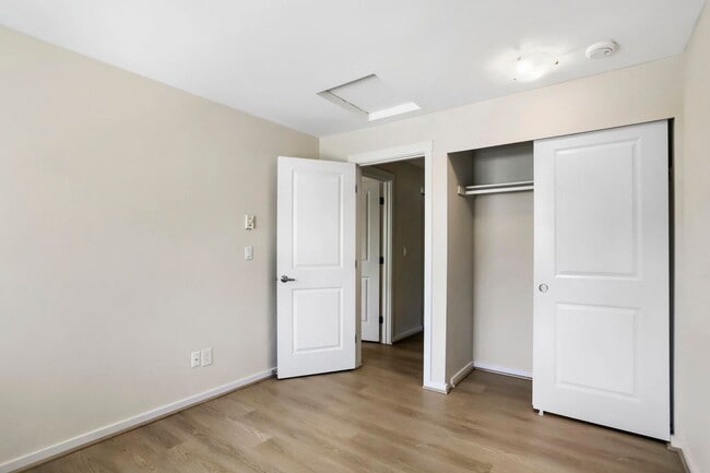 Building Photo - 2 Bed 2 Bath Condo @ Desirable Community w/ Pool, Hot Tub & Exercise Room!