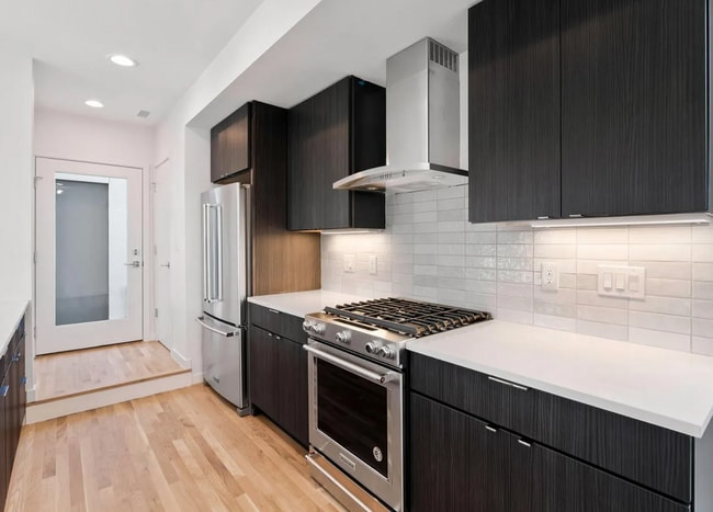 Building Photo - FIRST MONTH'S FREE!! Modern 2 bed, 2.5 bat...