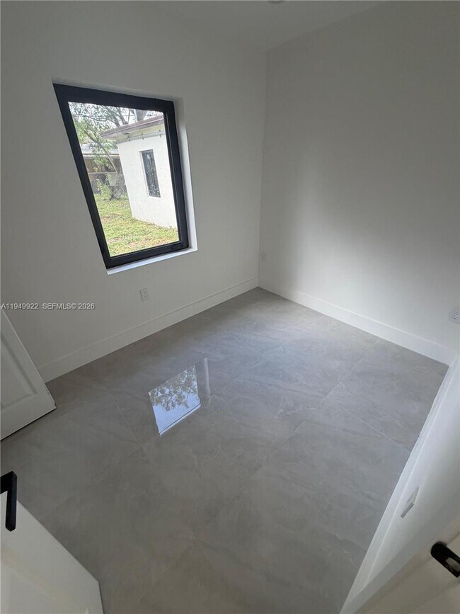 Building Photo - 15920 NW 17th Ct