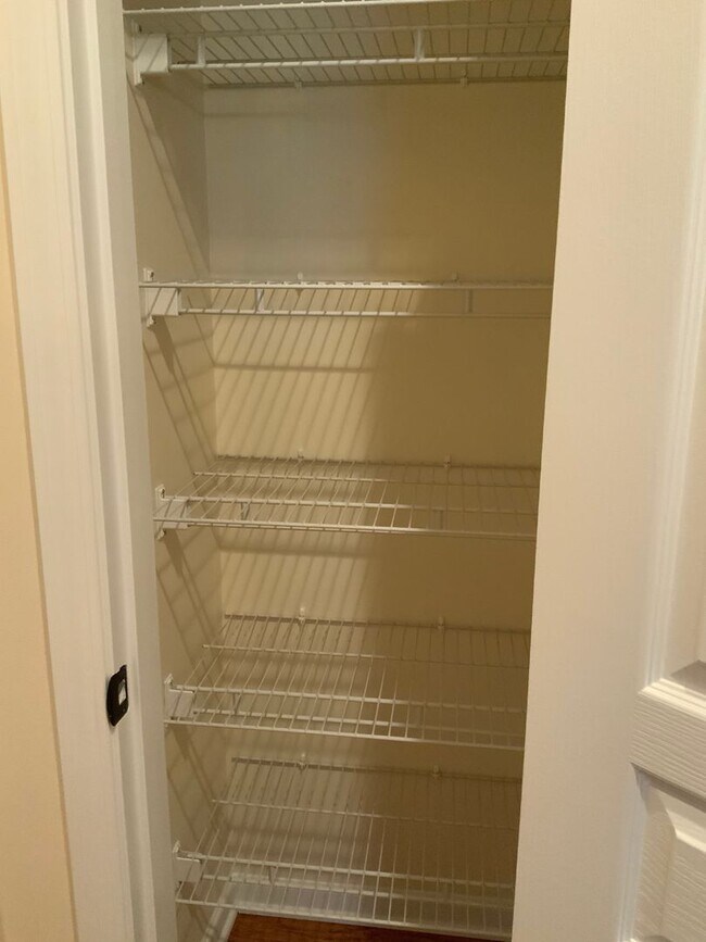 Building Photo - Move in ready in a wonderful Active 55+ Ad...