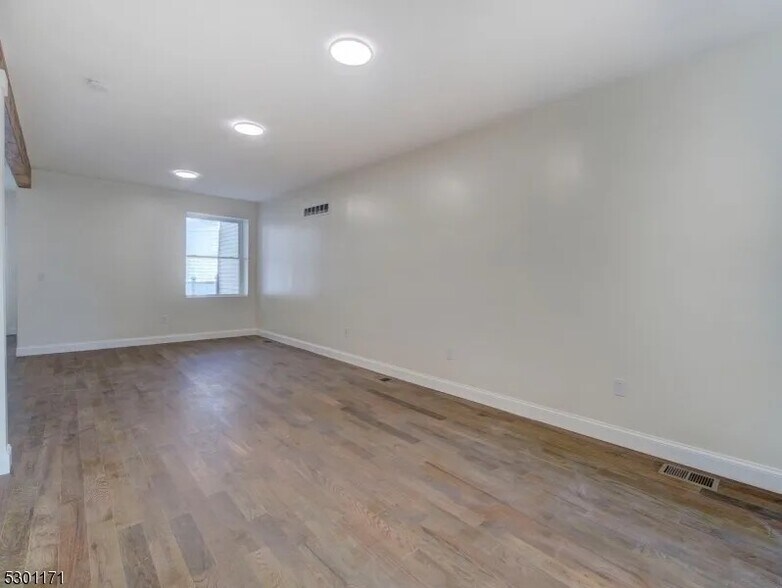 Building Photo - 4 N 16th St