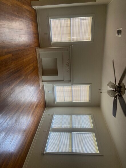 Building Photo - 153 E Elmwood St