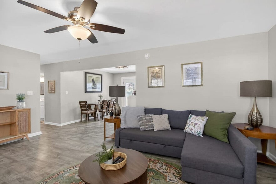 Building Photo - 1859 Branchwood St