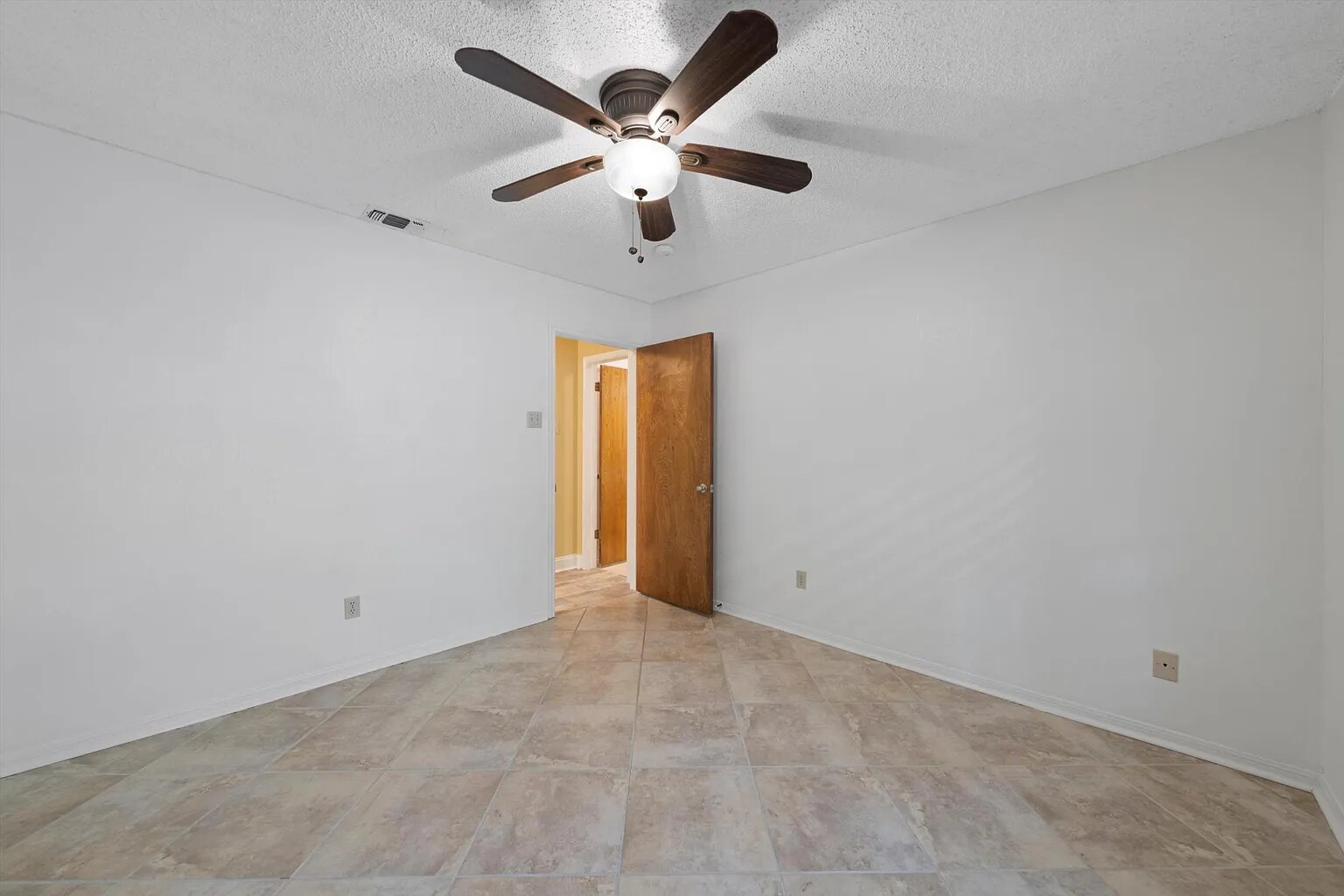 Building Photo - 273 Leafy Hollow Ln