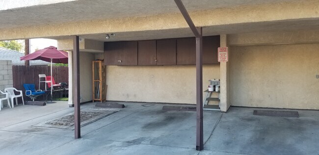Building Photo - 1980 E Villa St