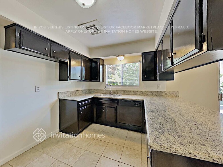 Building Photo - 7652 Goodland Ave