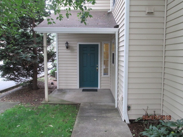 Building Photo - MOVE IN SPECIAL!  Beautifully Remodeled, Easy Living Townhome. Location, Location!