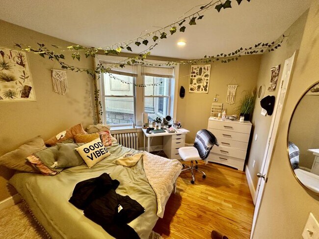 Building Photo - 4 bedroom in Brookline MA 02446
