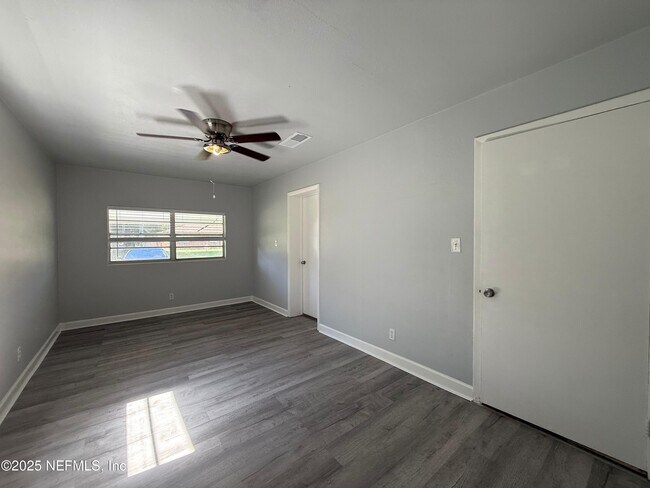 Building Photo - 1909 Layton Rd