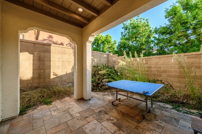 Building Photo - FOR RENT 4BD/3.5 BA/2Garage/Single Family ...