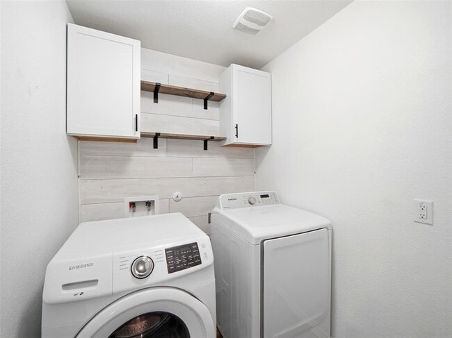 Building Photo - 21412 Wilmiller Ln