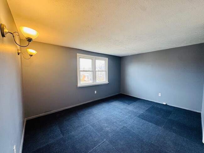 Building Photo - Comfort Meets Convenience: Beautiful 5-Bedroom Single-Family Home Family-Friendly