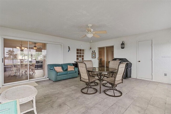 Building Photo - 6460 Blueberry Dr