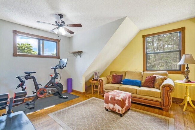 Building Photo - 13050 Marcella Blvd