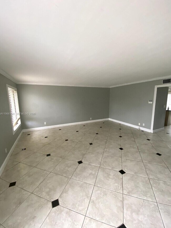 Building Photo - 613 N University Dr