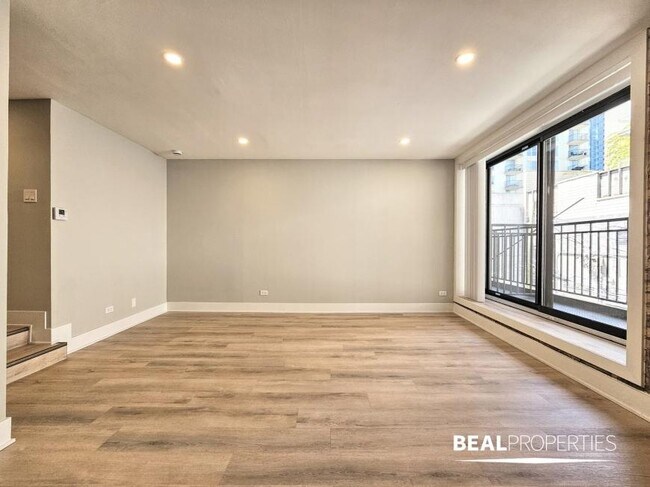 Building Photo - 0 bedroom in CHICAGO IL 60610
