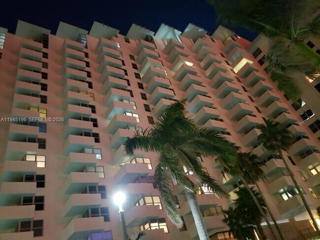 Building Photo - 2899 Collins Ave