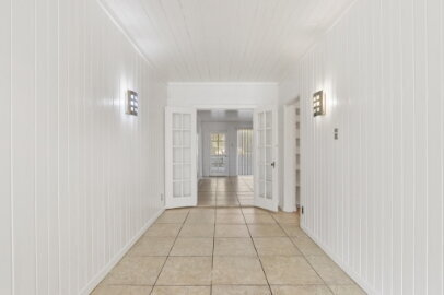 Building Photo - Beautiful Kern Place- 4 bedrooms, 3 baths and Refrigerated AC.