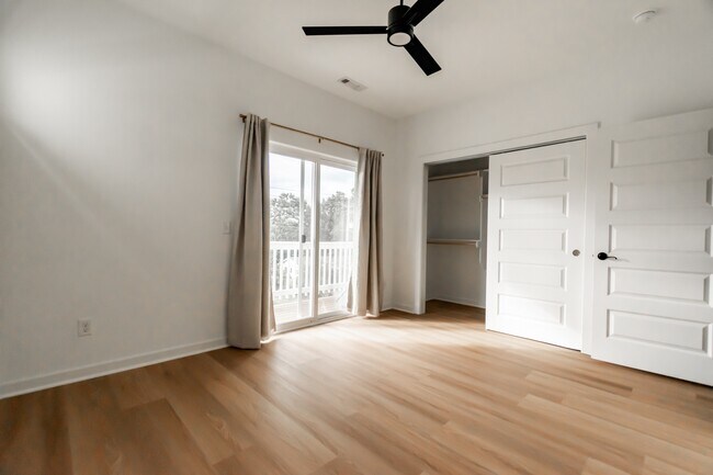 Building Photo - 1599 Brooks Ave