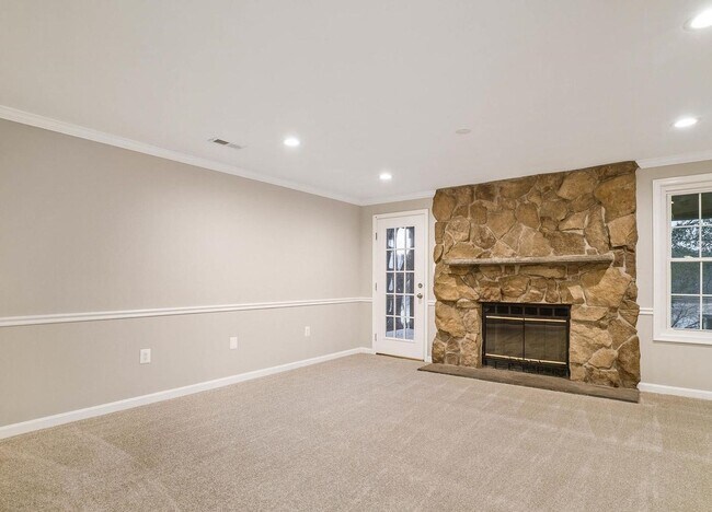 Building Photo - Gorgeous End Unit townhouse with WATER VIEWS ready mid August!