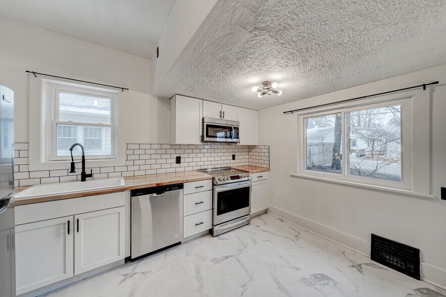 Building Photo - 818 S 31st St