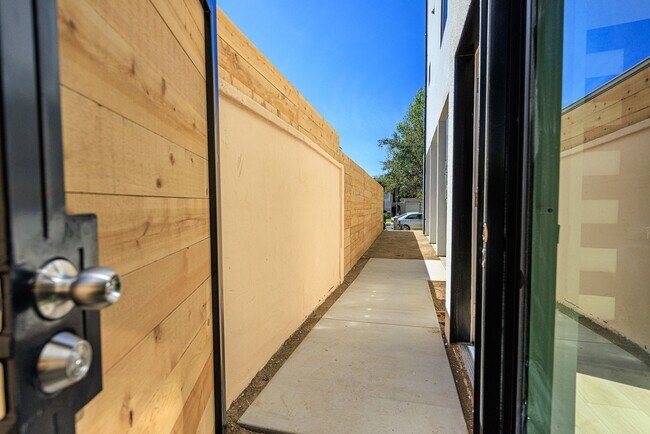 Building Photo - 1954 Purdue Ave