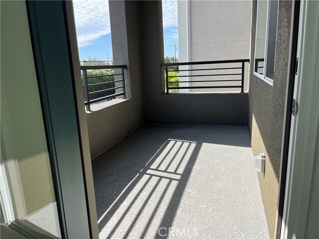 Building Photo - 913 E 2nd St