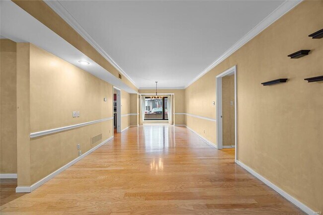 Building Photo - Condo in the Vibrant Clayton district!