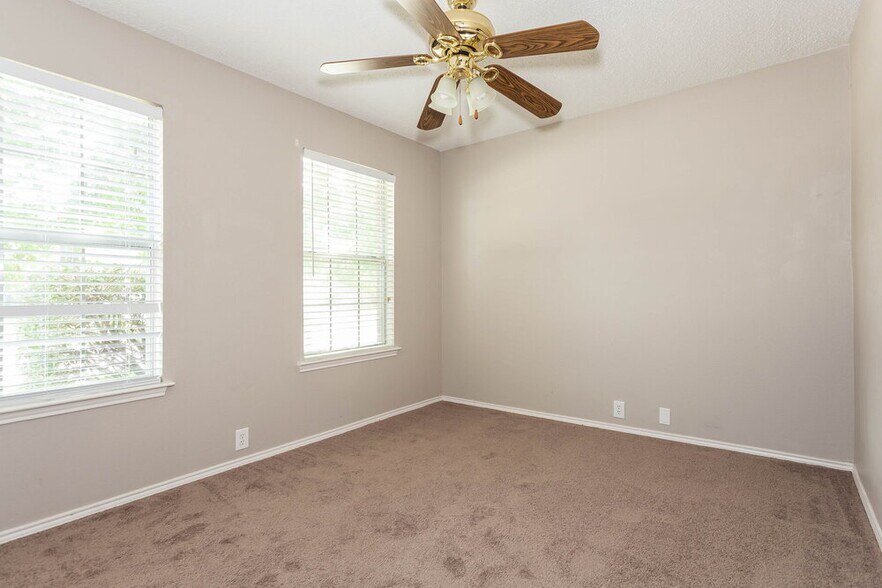 Building Photo - 1100 Greenbend Dr