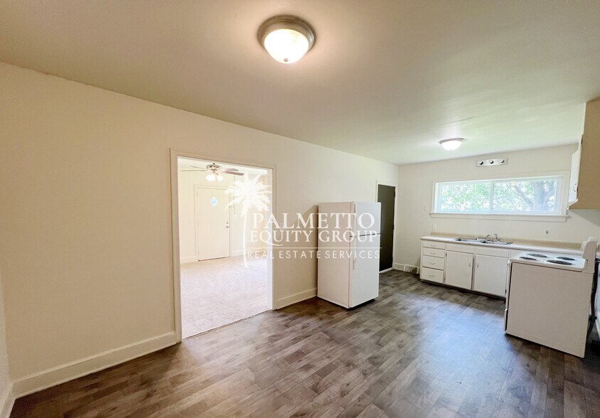 Building Photo - 405 Richardson Ave