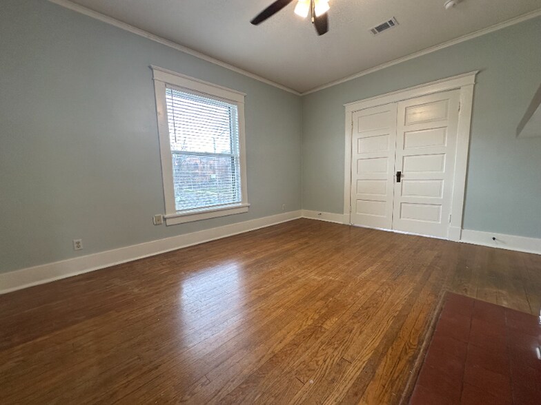 Building Photo - 1505 Center St