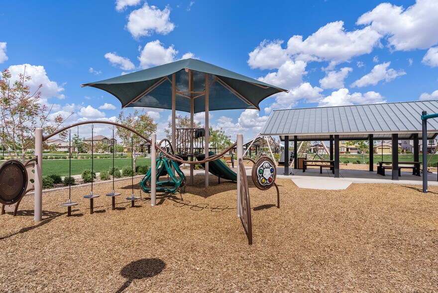 Building Photo - 2204 E Kelly Dr