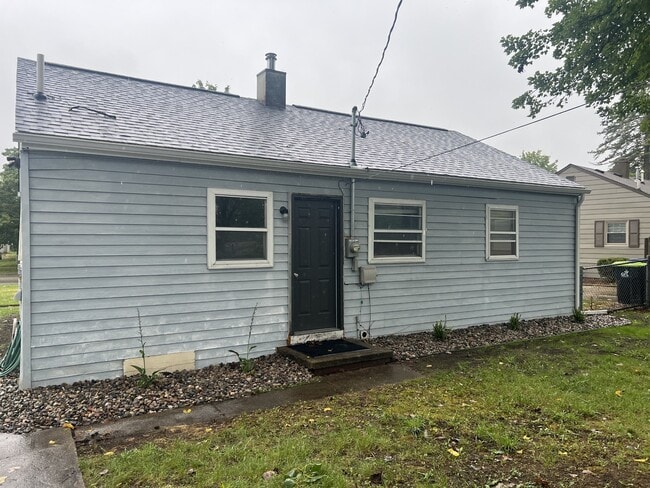 Building Photo - 1318 E St Andrews Rd