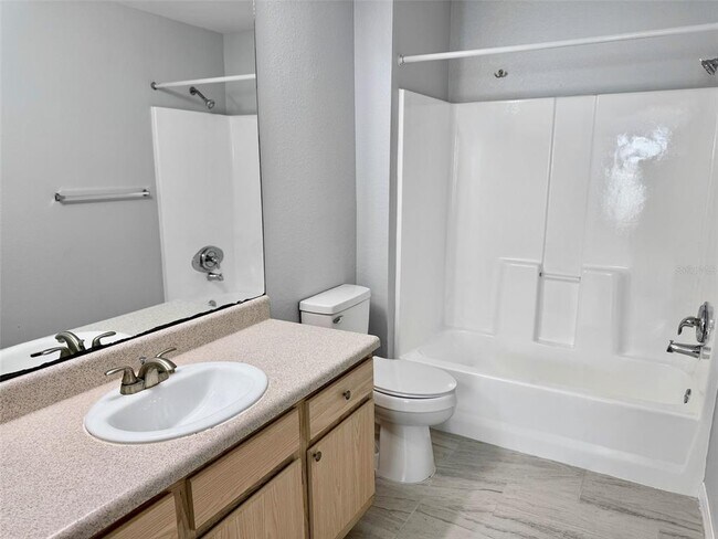 Building Photo - 5475 Vineland Rd