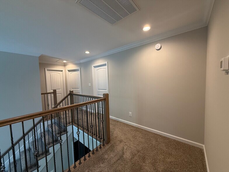 Upstairs landing - 1110 Stonebrook Dr