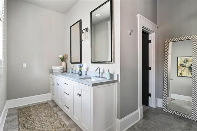 Building Photo - 635 Bonaventure Ave NE