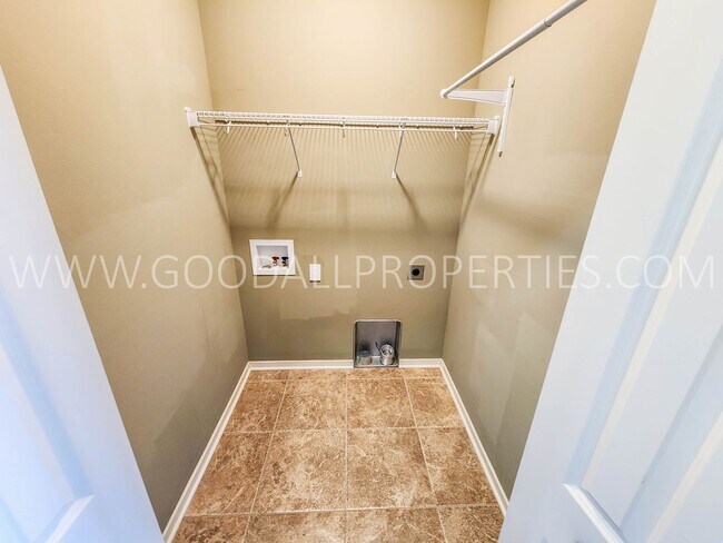 Building Photo - Beautiful 3 Bedroom 2.5 Bath walkout ranch in Ankeny