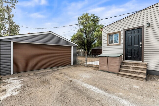 Building Photo - 14926 E 10 Mile Rd