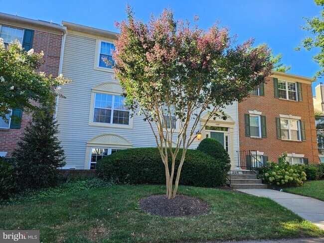 Building Photo - 12109 Greenway Ct
