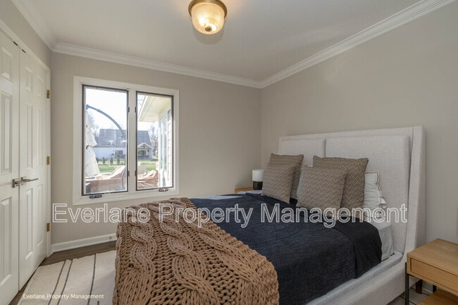 Building Photo - 499 W Main St