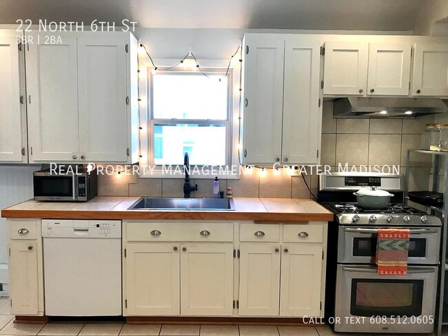 Building Photo - Updated 3 bedroom plus Den house near East...