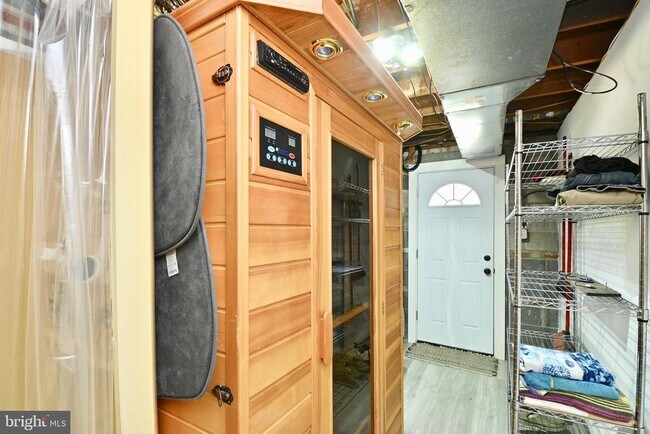 Building Photo - 10612 Anita Dr