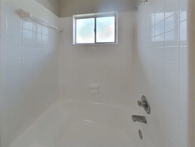 Building Photo - 14907 Englebrook Dr