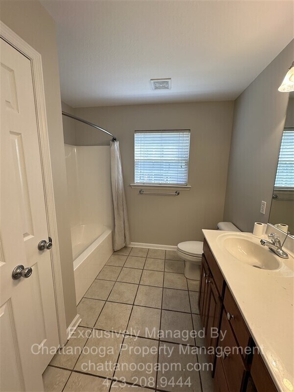 Building Photo - 87 Manor Dr